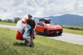 Lamborghini Urus a fianco del campione di parapendio Aaron Durogati - 8