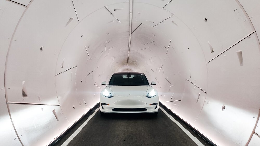 Musk inaugura con le Tesla il tunnel sotterraneo a Las Vegas The Boring Company