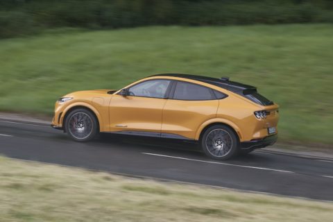 Ford Mustang Mach-E GT, aperti gli ordini della sportiva elettrica