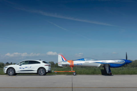 Rolls-Royce tenta il record di velocità per aerei elettrici - Jaguar supporta con la I-Pace 5