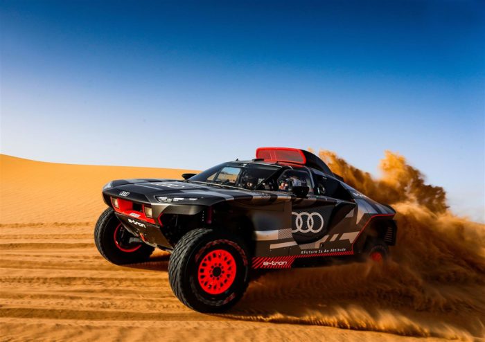 Audi RS Q e-tron si prepara alla Dakar 2022 nel deserto marocchino
