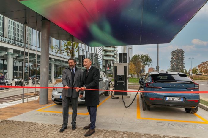 Portanuova Volvo Recharge, la prima stazione di ricarica ultrafast nel centro di Milano