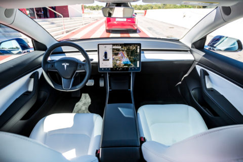 Tesla - Richiamo over-the-air per difetto del software