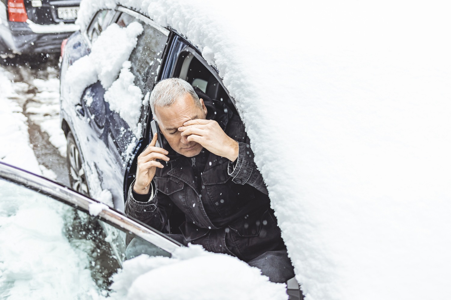 Il ghiaccio rovina i vetri auto? Ecco come proteggerli dal freddo!