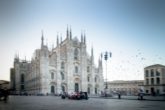 Bottas sfreccia per Milano con Alfa Romeo F1 e omaggia i 100 anni di Monza