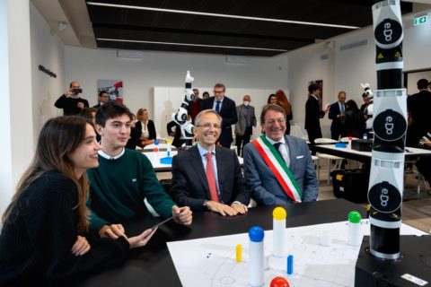 Modena, inaugurato lo e.Do Learning Center di Ferrari coi robot e tecnologie di Comau