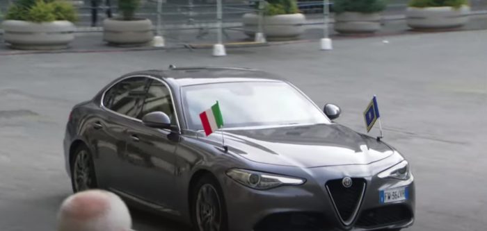 Giorgia Meloni a Palazzo Chigi su Alfa Romeo Giulia