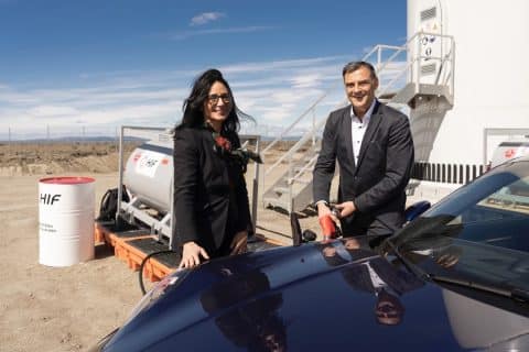 Porsche avvia la produzione di carburante sintetico (e-fuel) in Cile - 2