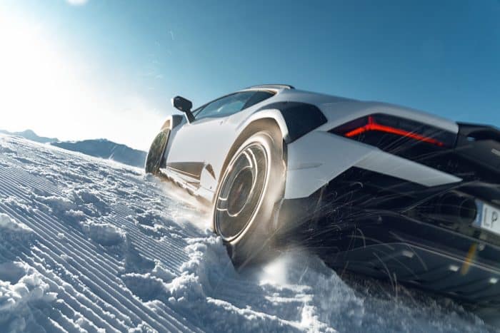 Lamborghini Huracan Sterrato, come va sulla neve - 7
