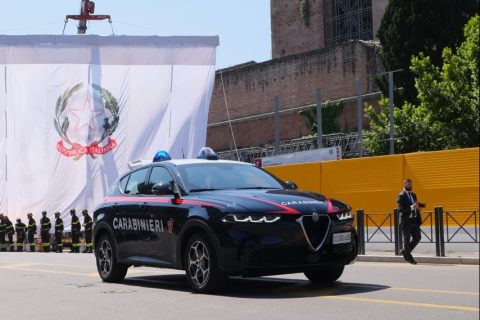 Alfa Romeo Tonale sfila con i Carabinieri per la Festa della Repubblica Italiana 3