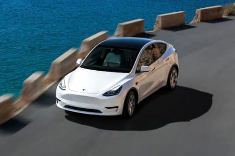 Arriva Tesla Model Y Long Range a trazione posteriore