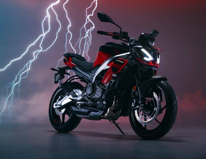 Aprilia Tuono 457 700x538