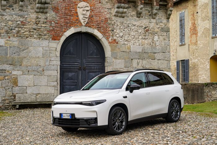 Leapmotor C10 REEV Suv innovativo al Salone di Bruxelles 700x467