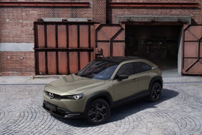 Mazda MX-30 e-Skyactiv R-EV 2025, eleganza rinnovata e tecnologia avanzata 5 Mazda MX-30 e-Skyactiv R-EV 2025