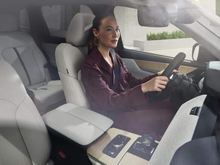 Mazda rivoluziona la sicurezza auto tecnologia umana per 0 incidenti 9 700x525