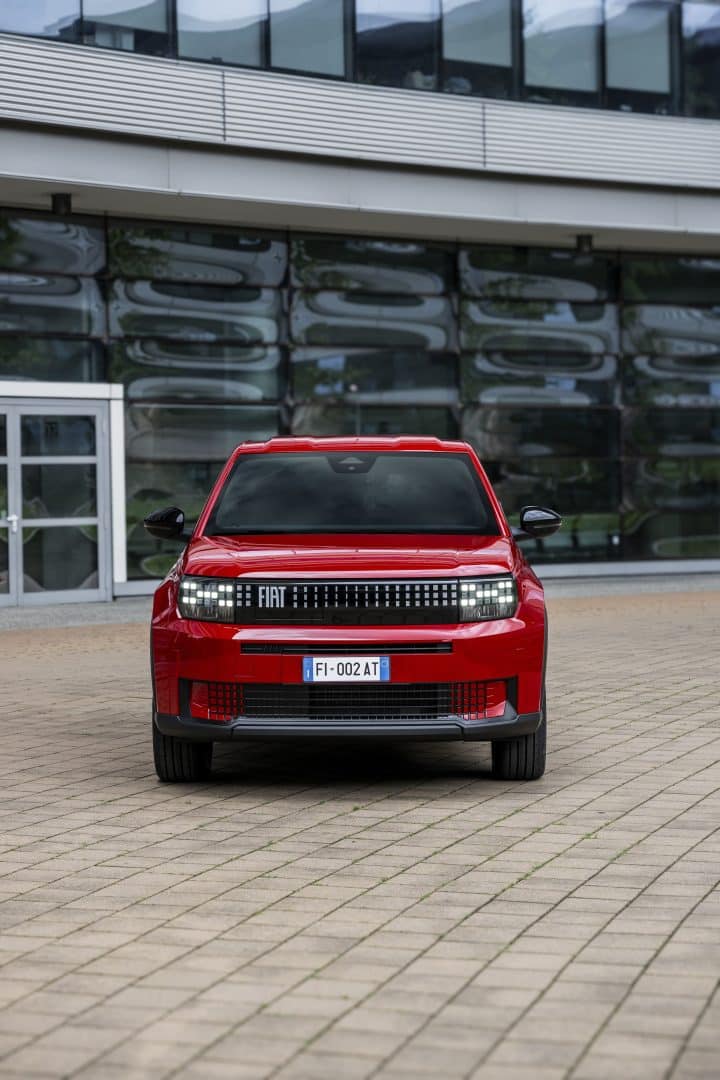 Nuovo Fiat Grande Panda 2025 su strada le foto ufficiali 114 720x1080