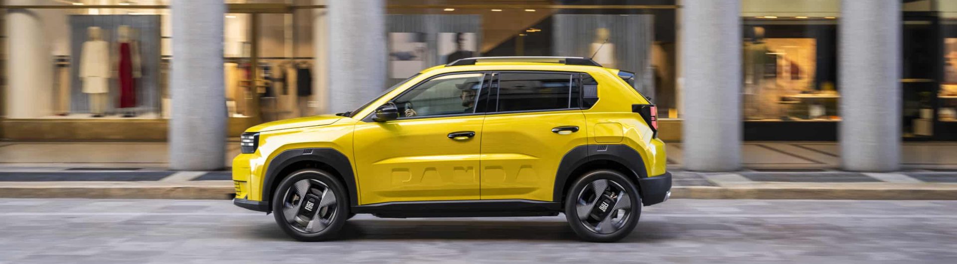 Nuovo Fiat Grande Panda 2025 su strada le foto ufficiali 160 e1738174886654 1920x531