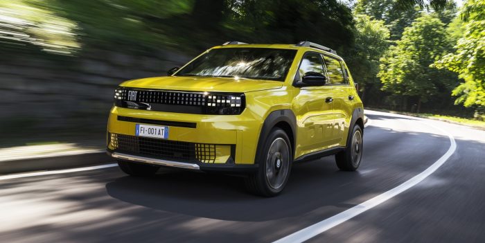 Nuovo Fiat Grande Panda 2025 su strada le foto ufficiali 163 e1738174993978 700x351