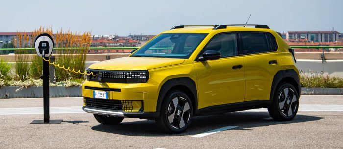 Nuovo Fiat Grande Panda 2025 su strada le foto ufficiali 2 e1738174949422 700x304