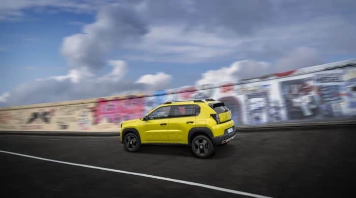 Nuovo Fiat Grande Panda 2025 su strada le foto ufficiali 23 700x391