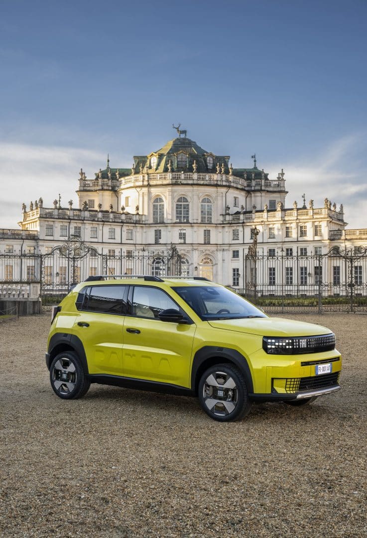 Nuovo Fiat Grande Panda 2025 su strada le foto ufficiali 38 737x1080