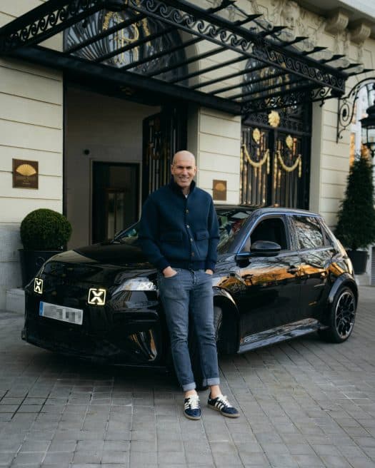 Alpine A290 la sportiva elettrica a Madrid con Zinedine Zidane 4 525x656
