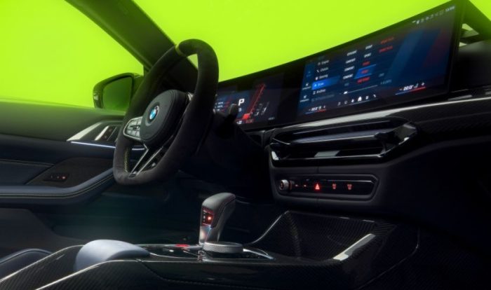 BMW M4 CS Edition VR46 celebra il mito di Valentino Rossi 10 e1740461606995 700x414