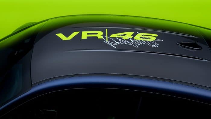 BMW M4 CS Edition VR46 celebra il mito di Valentino Rossi 48 700x394