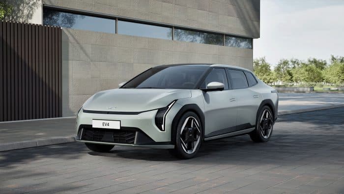 Kia EV4, immagini ufficiali della nuova media elettrica 6 Kia EV4 berlina