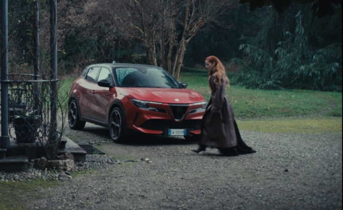Noemi e Alfa Romeo Junior nel video di "Se t’innamori muori"