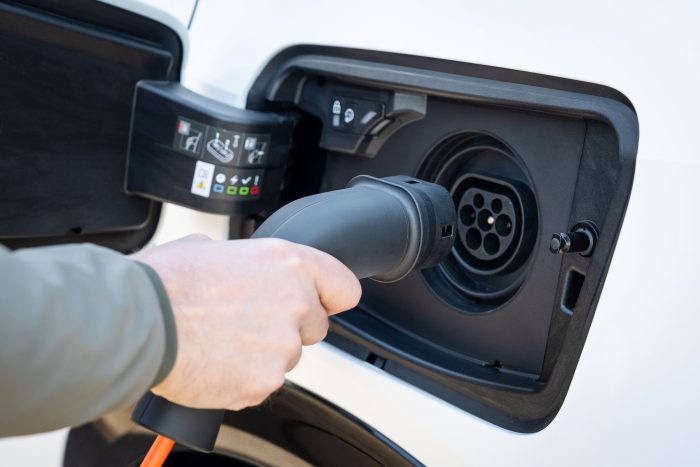 Nuovo Opel Grandland PHEV, prova della ibrida alla spina da 1.000 km 4 Nuovo Opel Grandland PHEV 2025 3 700x467