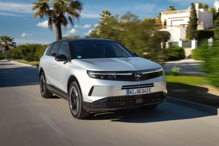 Nuovo Opel Grandland PHEV, prova della ibrida alla spina da 1.000 km 6 Nuovo Opel Grandland PHEV 2025 - 7