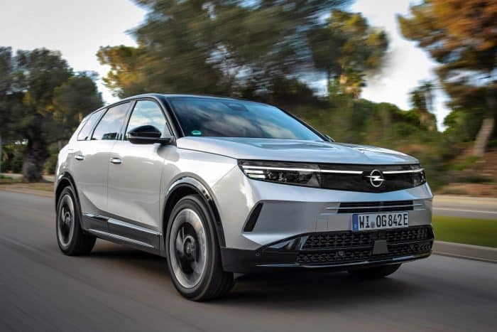 Opel Grandland plug-in hybrid, pronto per viaggiare oltre 1.000 km 6 Opel Grandland plug-in hybrid