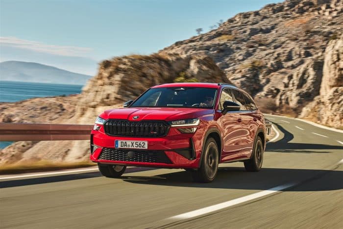 Skoda Kodiaq RS e Octavia RS 2025, turbo benzina con grinta da vendere 3 Skoda Kodiaq RS e Octavia RS 2025 turbo benzina con grinta da vendere 21 700x467