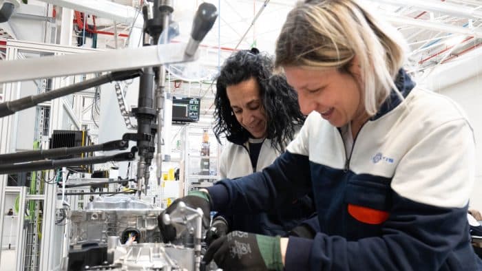 Stellantis investe sui cambio ibridio eDCT in Italia e in Francia 4 dimensioni grandi 700x394