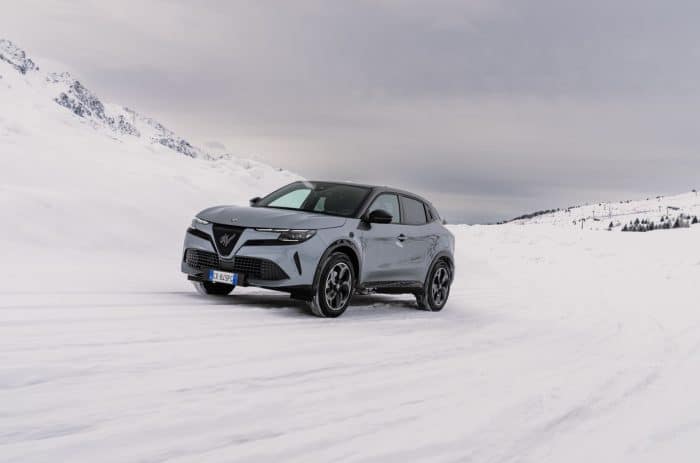 Alfa Romeo Junior Ibrida Q4 2025 9 700x463