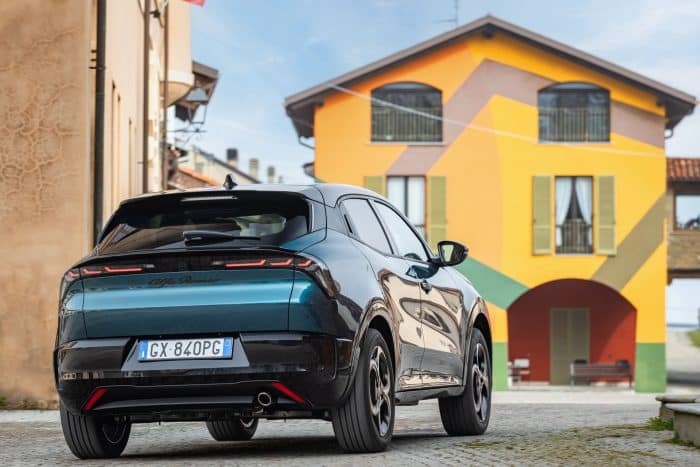 Alfa Romeo Junior ibrida Q4 prova su strada 5 700x467