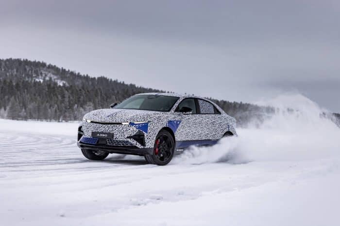 Alpine A390 fastback test neve ghicaccio 59 700x467