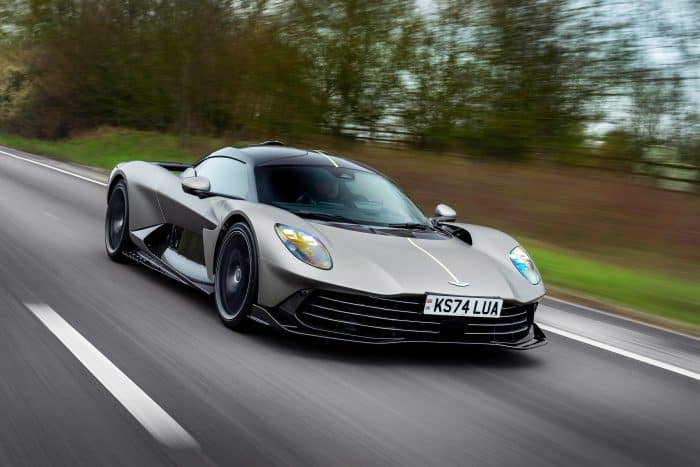 Aston Martin Valhalla test finali per la formidabile hyper ibrida da 1.079 cavalli 5 700x467