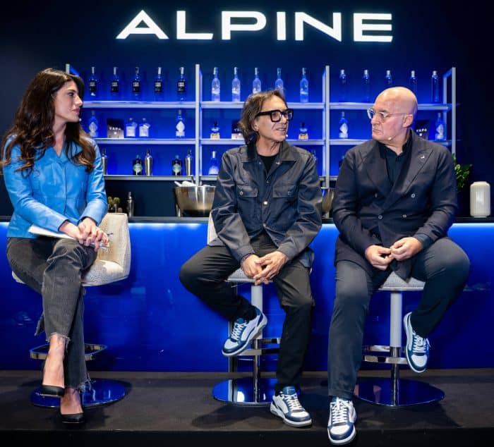 Atelier Alpine A290 Lounge esclusivita e sportivita francesi nel centro di Milano 10 e1742386631603 700x634