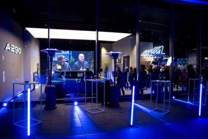 Atelier Alpine A290 Lounge esclusivita e sportivita francesi nel centro di Milano 2 700x467