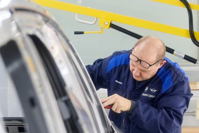 BMW iX3 avviata la produzione della elettrica a Debrecen 1 700x467