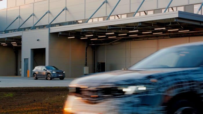 BMW iX3 avviata la produzione della elettrica a Debrecen 5 700x394