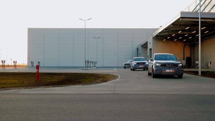 BMW iX3 avviata la produzione della elettrica a Debrecen 6 700x394