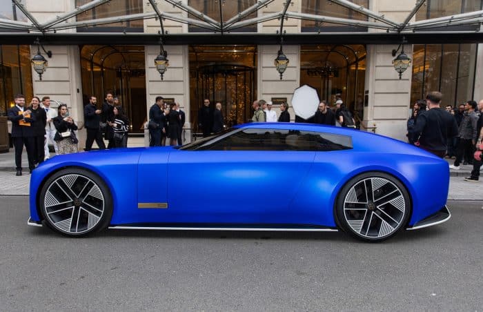 Jaguar Type 00 eleganza a sorpresa alla Fashion Week di Parigi 3 700x452