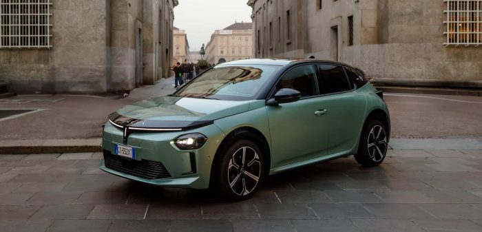 Lancia Ypsilon compie 40 anni. La Ibrida in promozione a 19.900 euro 13 NuovaYpsilon e1742814681250 700x337