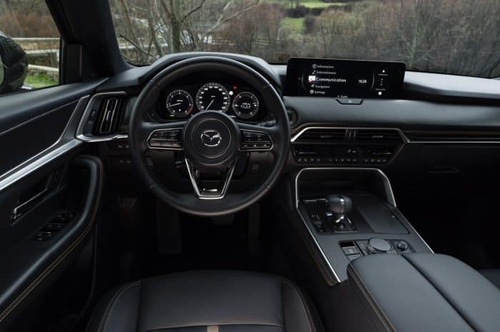 Mazda CX-60 2025, prova della raffinata ammiraglia-Suv 4 Mazda CX 60 2025 prova su strada 65 700x466