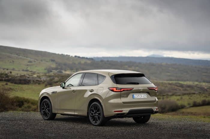 Mazda CX-60 2025, prova della raffinata ammiraglia-Suv 3 Mazda CX 60 2025 prova su strada 77 700x466