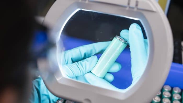 Porsche potenzia la sinergia con v e acquisisce V4Drive per batterie al litio ad alte prestazioni 2 700x394