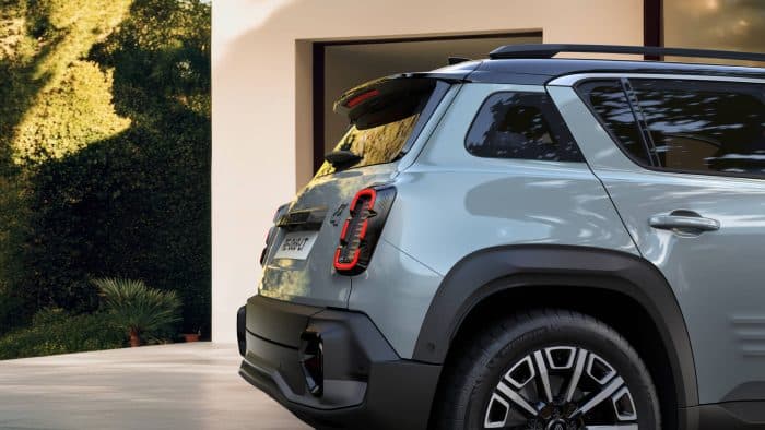 Renault 4 elettrica la E Tech ha un prezzo da 29.000 euro 11 700x394